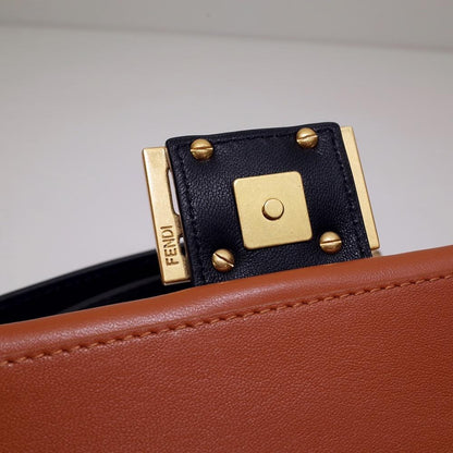 Classic Shoulder Bag