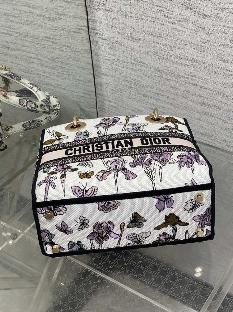 Classic Shoulder Bag