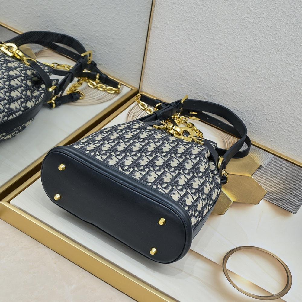 Italian-Inspired Stylish Bucket Bag