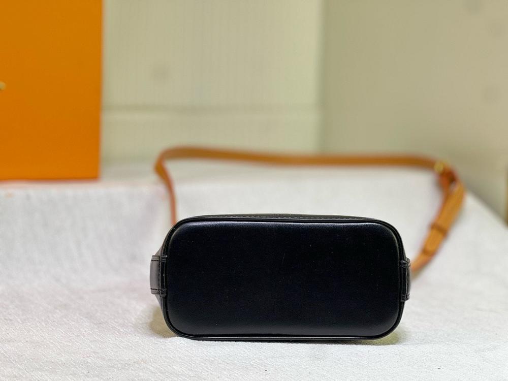 Diane Leather Shoulder Bag