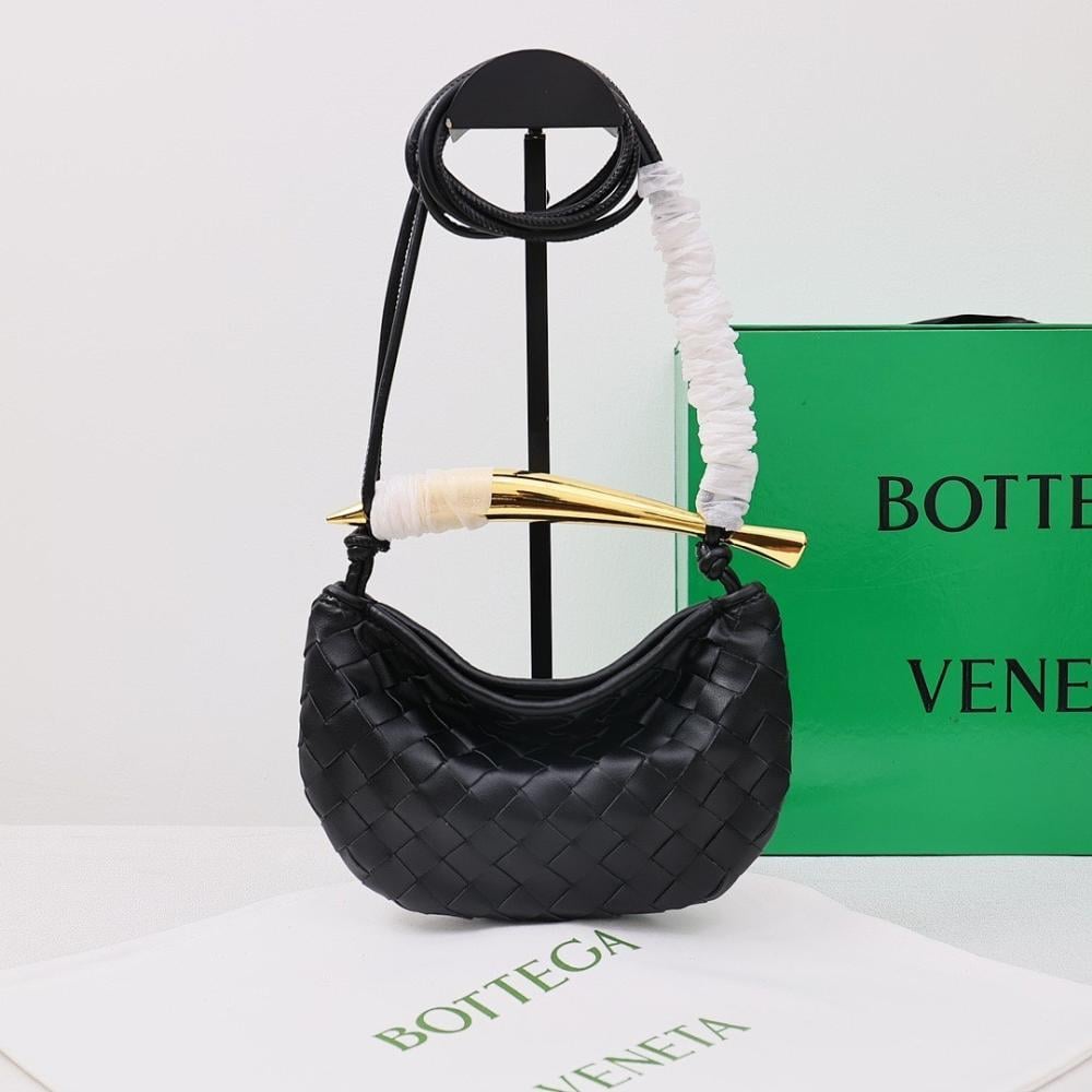 Classic Refined Woven Leather Crossbody Bag