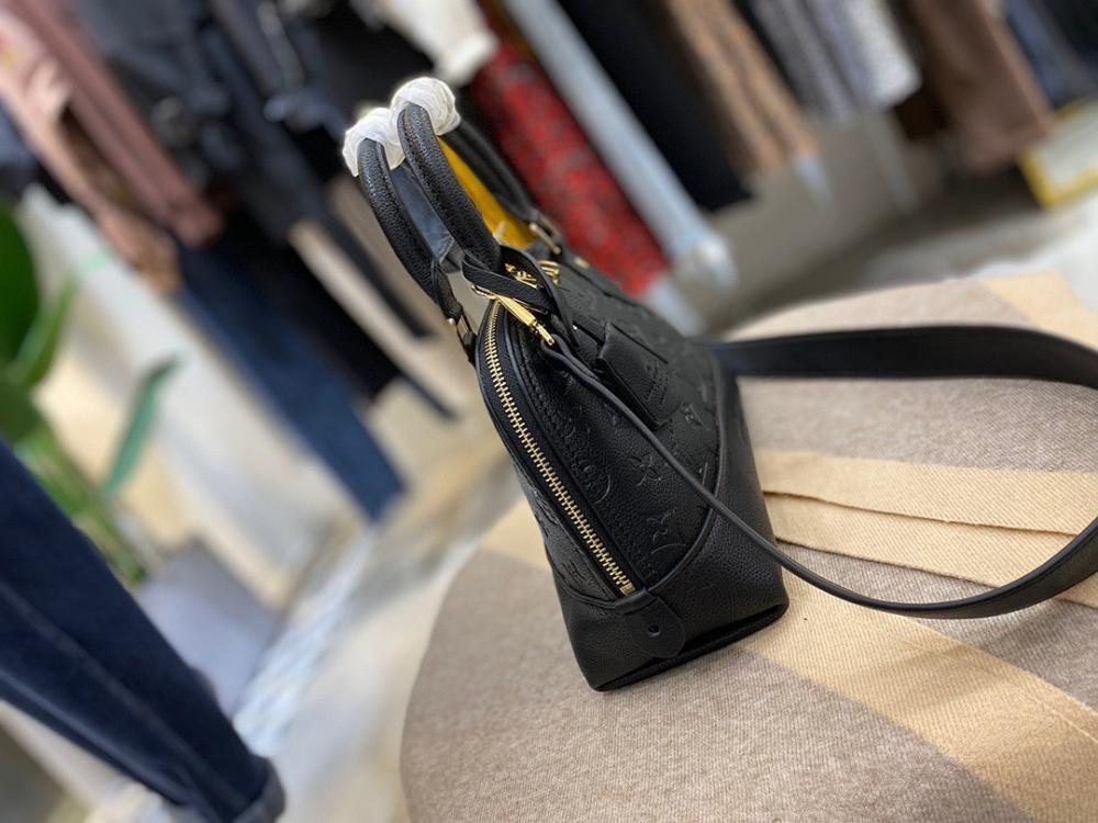 Stylish Leather Crossbody Bag – Special Edition