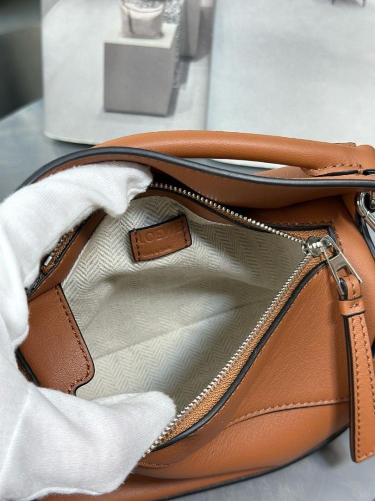 Stylish Leather Crossbody Bag – Limited Edition