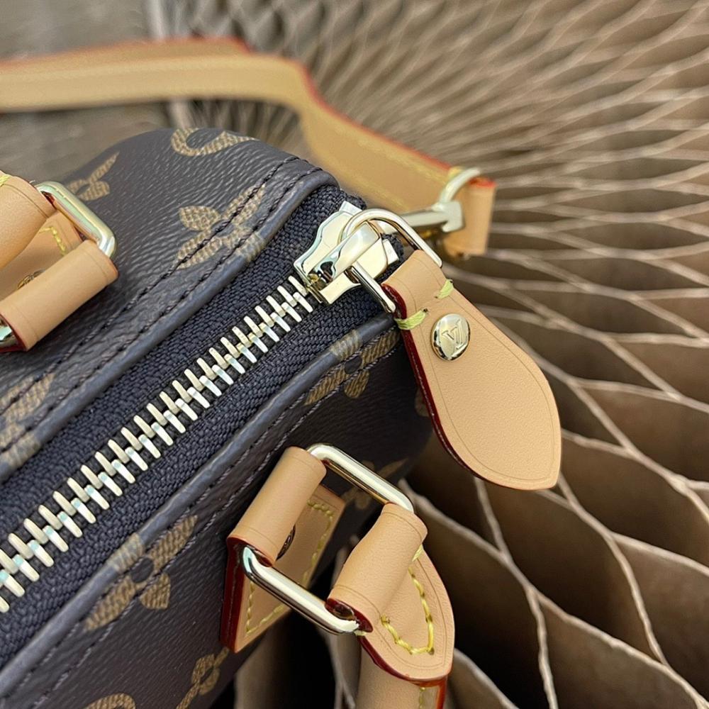 Luxury Refined Canvas Shoulder Bag