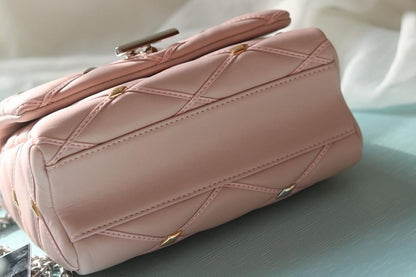 Stylish Quilted Lambskin Shoulder Bag – Special Edition