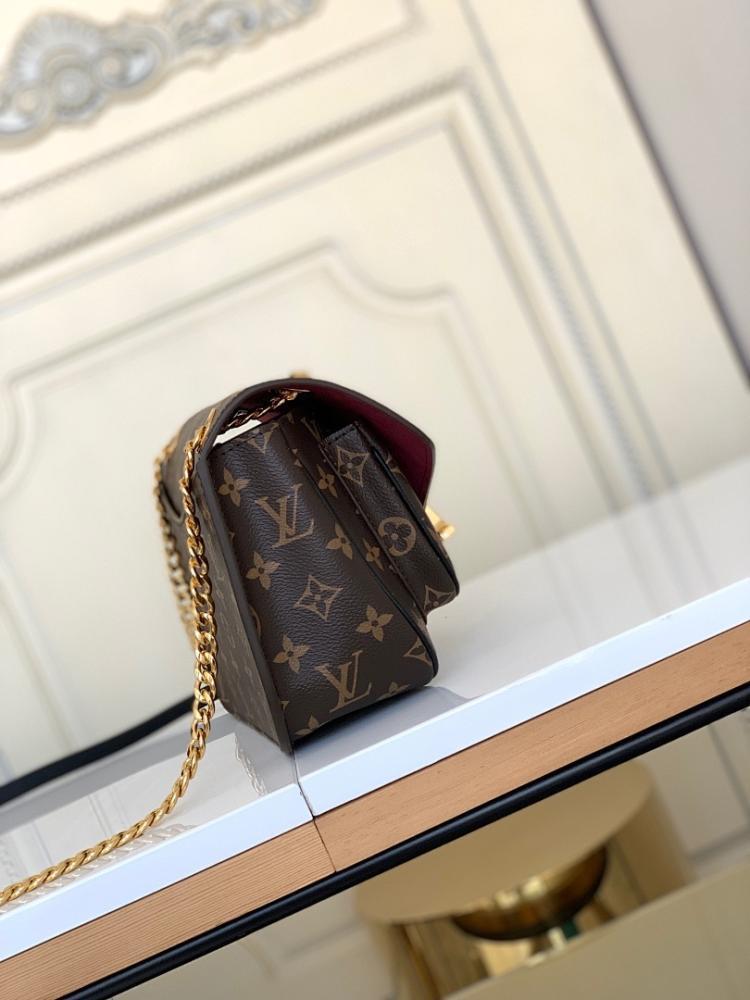 Italian-Inspired Elegant Leather Crossbody Bag
