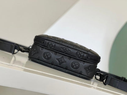 Modern Refined Studded Leather Shoulder Bag