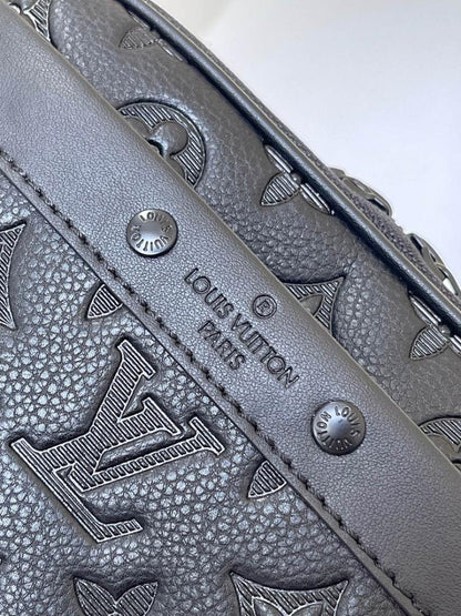 Modern Refined Studded Leather Shoulder Bag